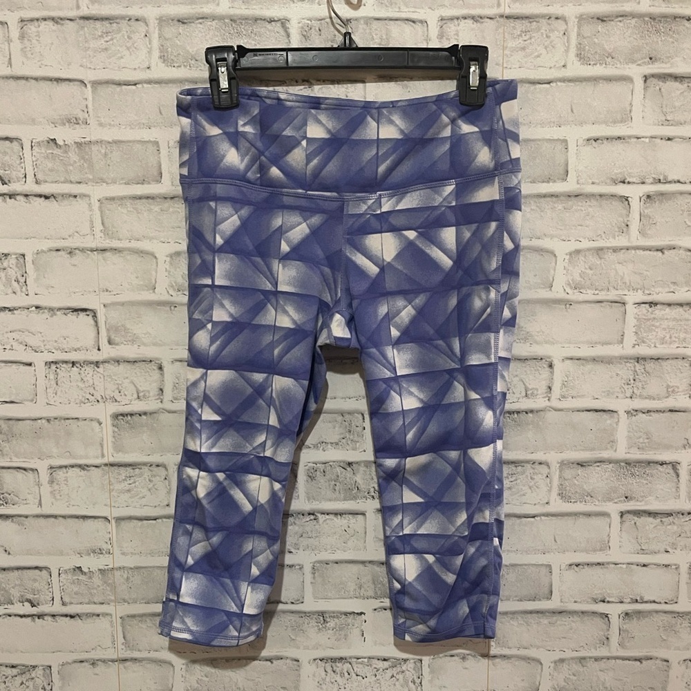 Women’s Athleta Capri Leggings blue and white geometric print Size Medium